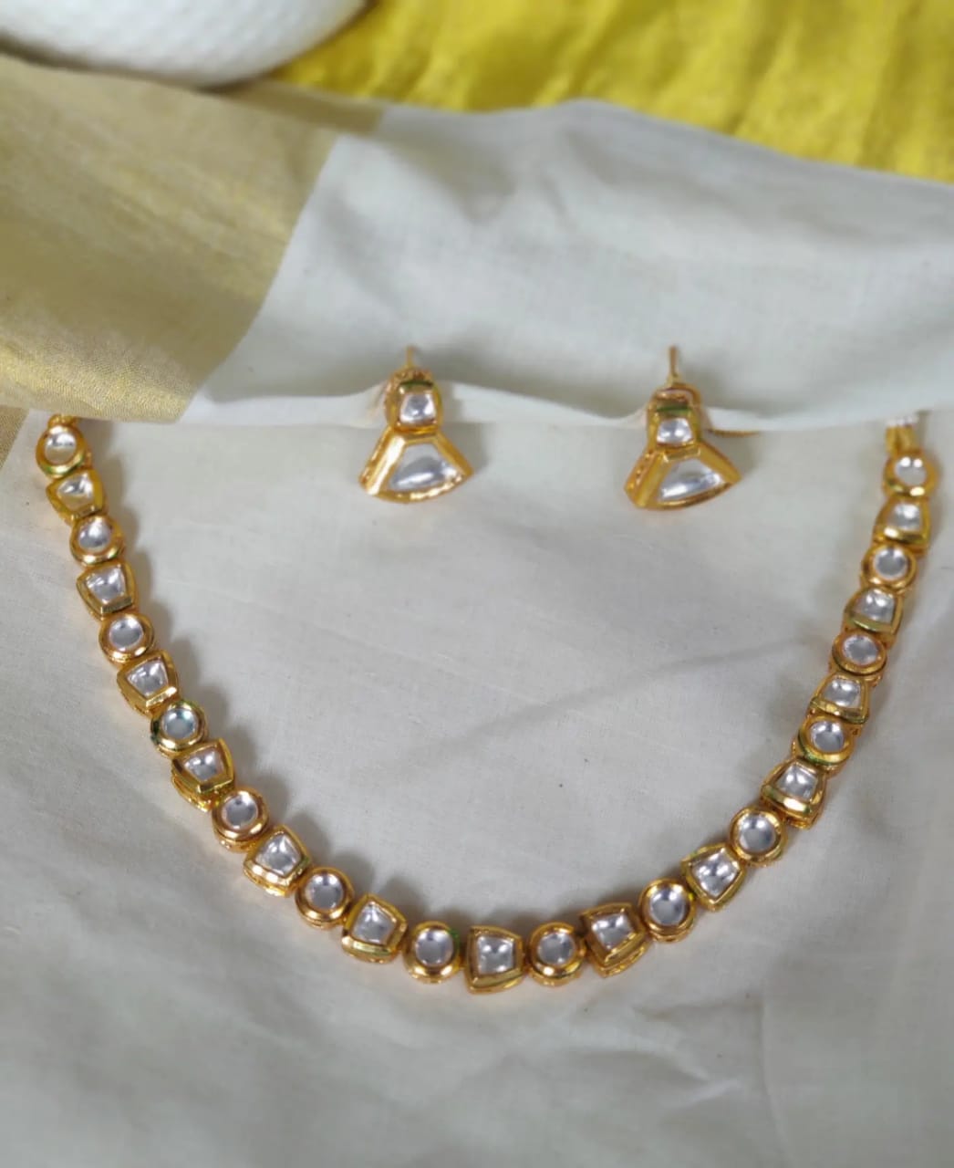 Minimal Gold-Toned Kundan Set