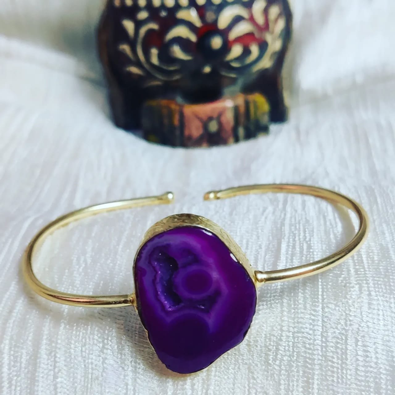 Premium gold bracelet with polished finish - Image 6