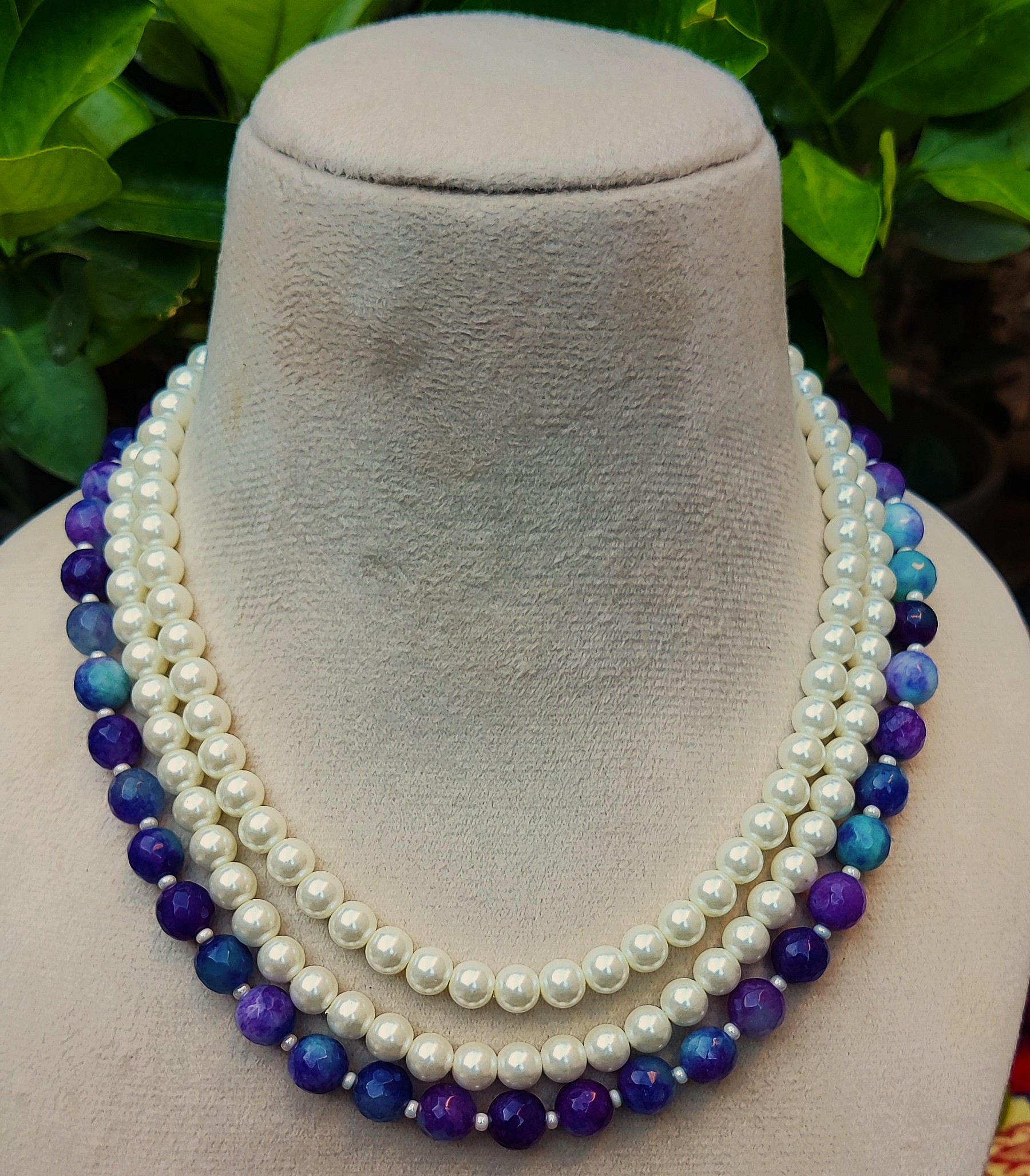 Agate with Pearl Necklace