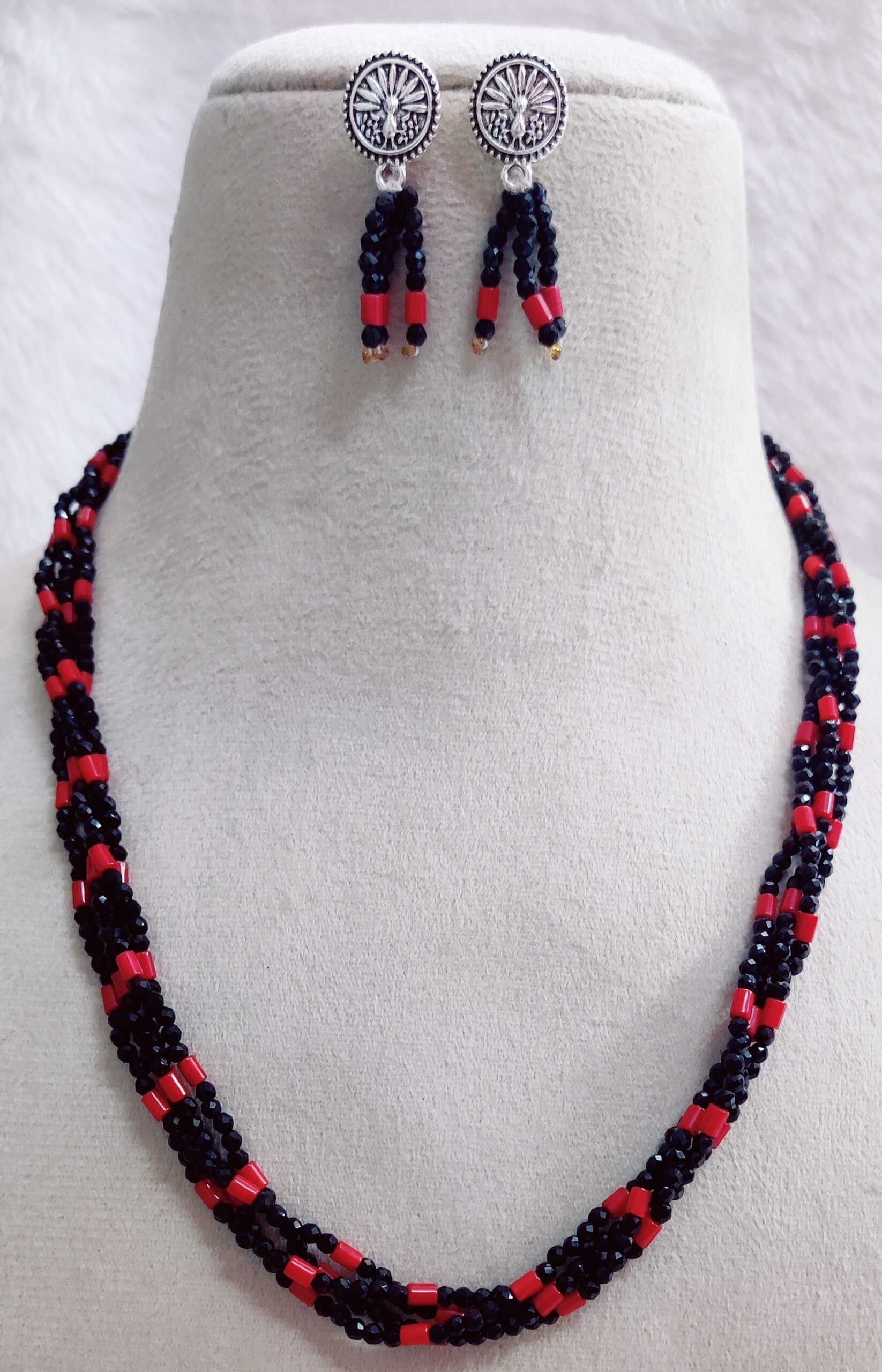 A striking handcrafted jewelry set featuring a twisted beadwork necklace paired with matching earrings. Designed to blend traditional artistry with bold modern aesthetics, this set is perfect for festive occasions, evening wear, or as a statement accessory.